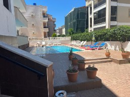 2 bedroom flat for rent in walking distance to the sea with pool