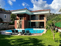 luxury villa for sale - 380m² , large swimming pool and nature view, elite area