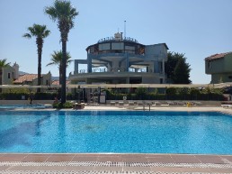 möblierte 4+2 triplex-villa mit pool in gesicherter anlage 