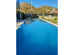 detached villa with private pool – ideal rental for large families!